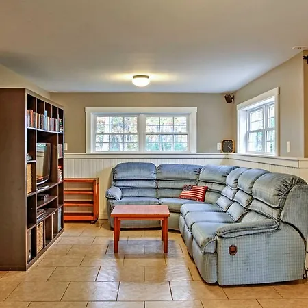 Beautiful Sandy Point Getaway With Wraparound Deck!